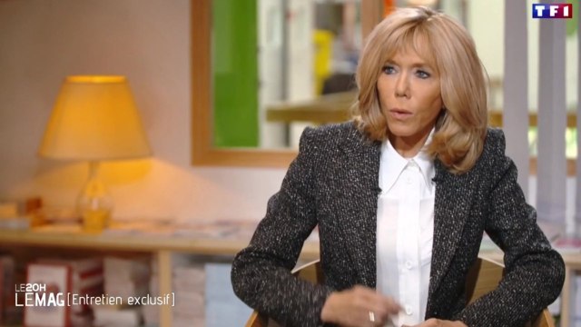 FEMME ACTUELLE - Brigitte Macron critique envers Emmanuel Macron et sa phrase polémique : Je traverse la rue, je vous trouve du travail