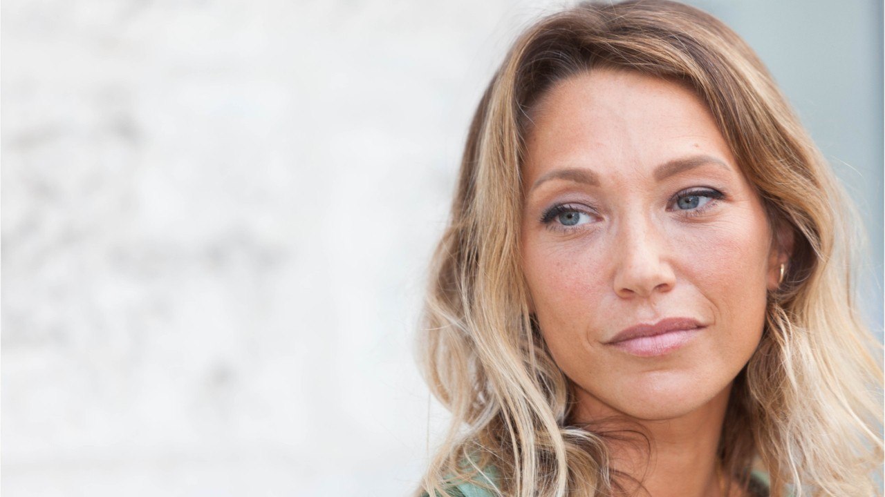 FEMME ACTUELLE - Laeticia Hallyday : cette exigence inattendue de Laura Smet lors de l’exhumation du cercueil de Johnny