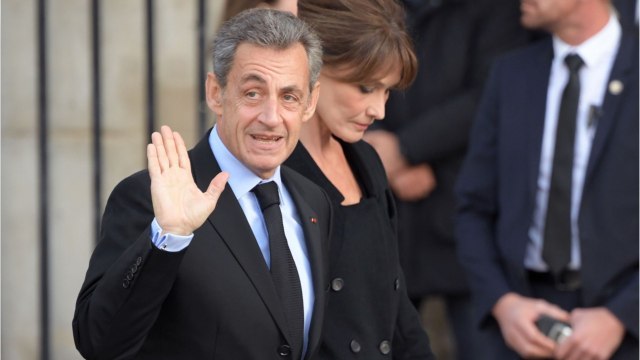 FEMME ACTUELLE - Carla Bruni-Sarkozy : l'ancienne Première dame présente ses voeux en maillot de bain