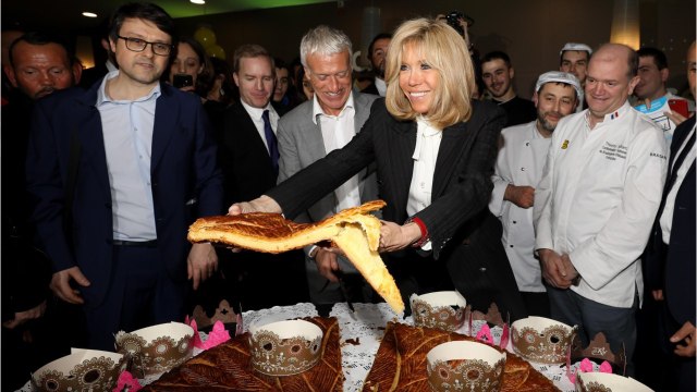 FEMME ACTUELLE - Ces photos inattendues de Brigitte Macron et Didier Deschamps pour la galette des rois