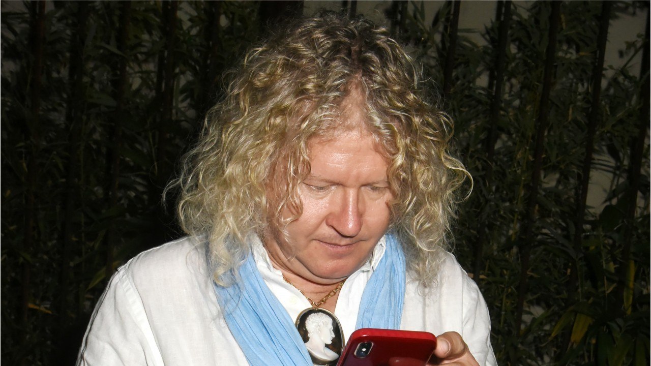 FEMME ACTUELLE - "Affaire conclue, le duel des brocantes" : Pierre-Jean Chalençon incontrôlable pendant le tournage de l'émission