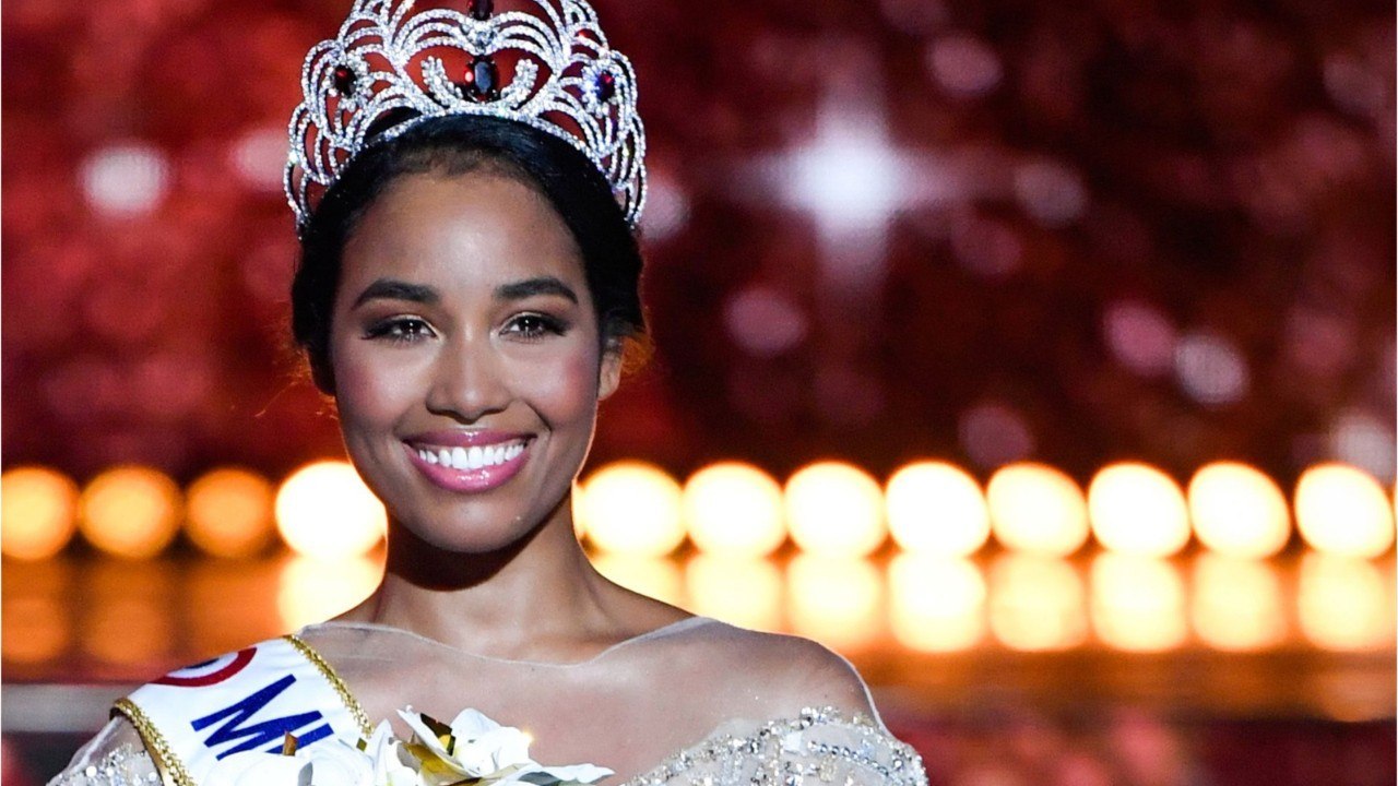 FEMME ACTUELLE - Clémence Botino (Miss France 2020) : sa surprenante demande à ses parents après son sacre