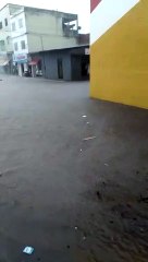 Chuva causa alagamentos em Pinheiros