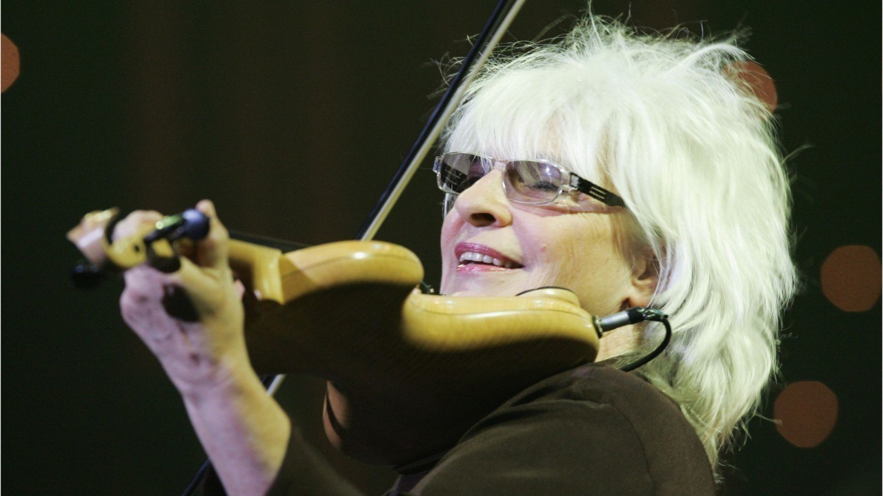 FEMME ACTUELLE - Les Enfoirés : Catherine Lara révèle pour la première fois la raison qui l'a poussée à quitter la troupe