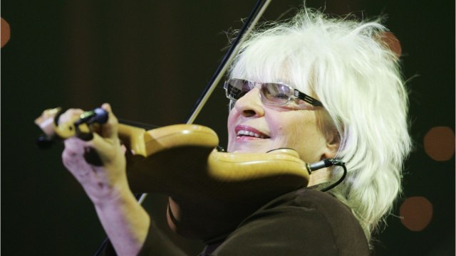 FEMME ACTUELLE - Les Enfoirés : Catherine Lara révèle pour la première fois la raison qui l'a poussée à quitter la troupe