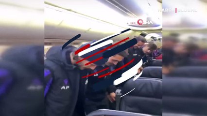 Trabzonsporlu futbolculardan uçakta galibiyet horonu