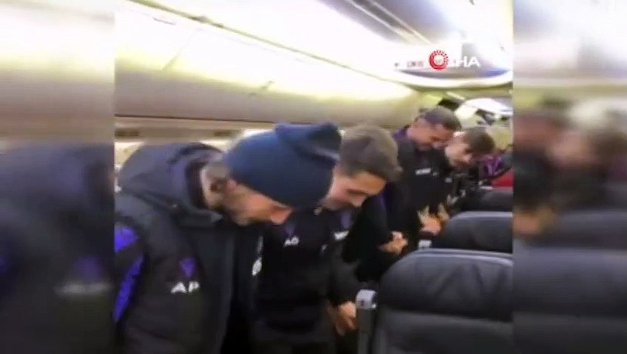 Trabzonsporlu futbolcular galibiyeti böyle kutladı! Horon ve kolbastı