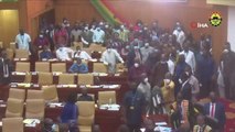 Gana parlamentosunda milletvekilleri birbirine girdi
