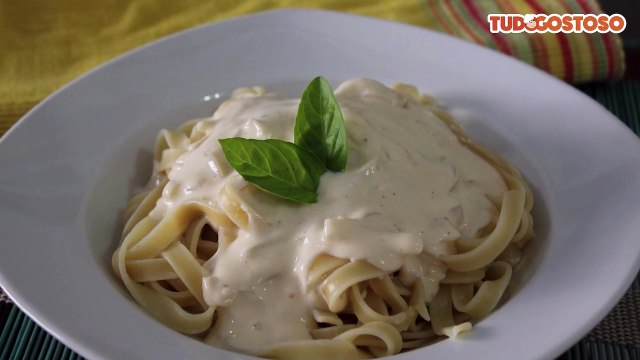 Macarrão ao molho branco