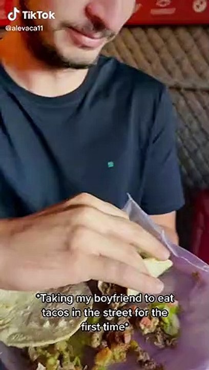 Turista alemán llora al probar tacos por primera vez