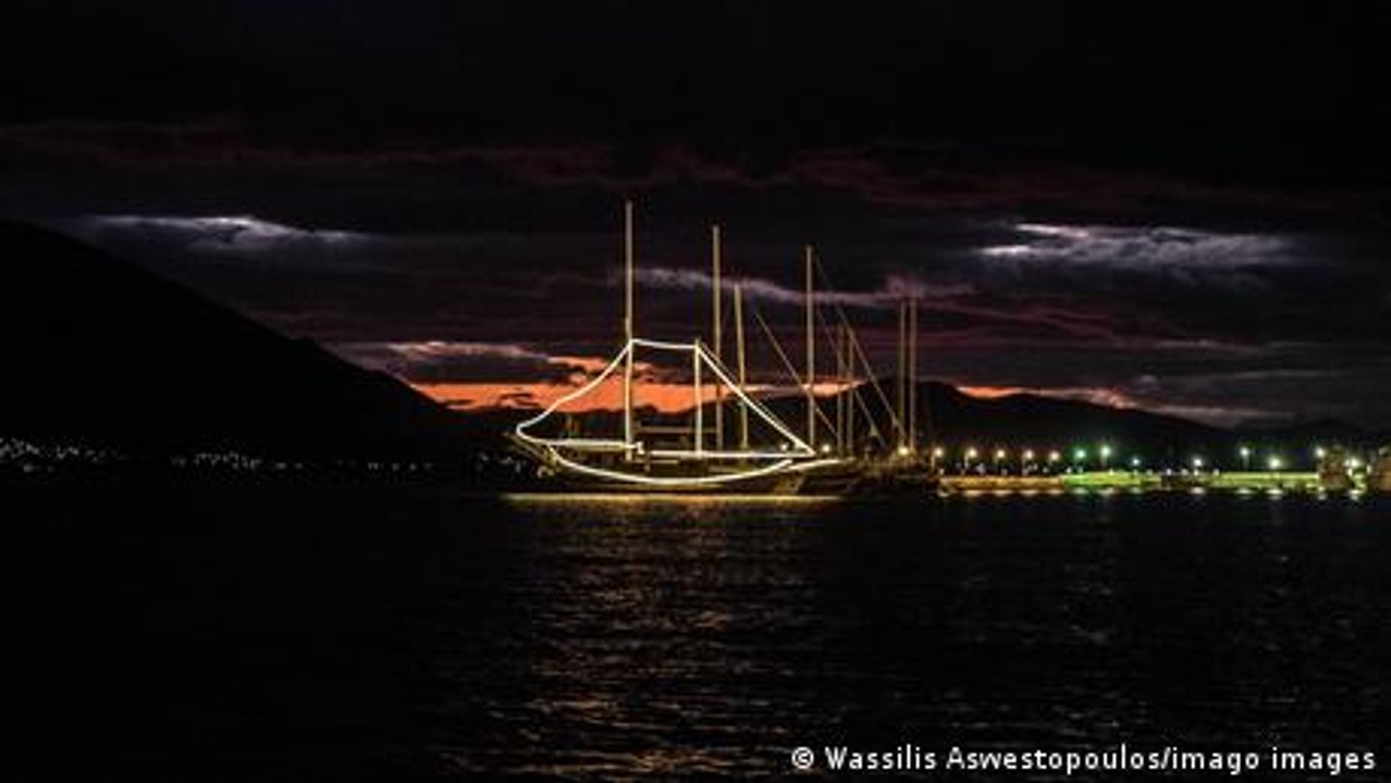 Griechenland: Weihnachtsboote statt Tannenbäume