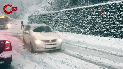 Trabzon’da araçlar yolda mahsur kaldı