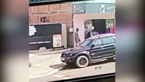 Imagens flagram homem realizando furto em loja no Jardim Veneza