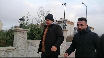 Son dakika haberleri | SİLİVRİ'DE ÇATIYA ÇIKIP POLİSİ 5 SAAT UĞRAŞTIRDI