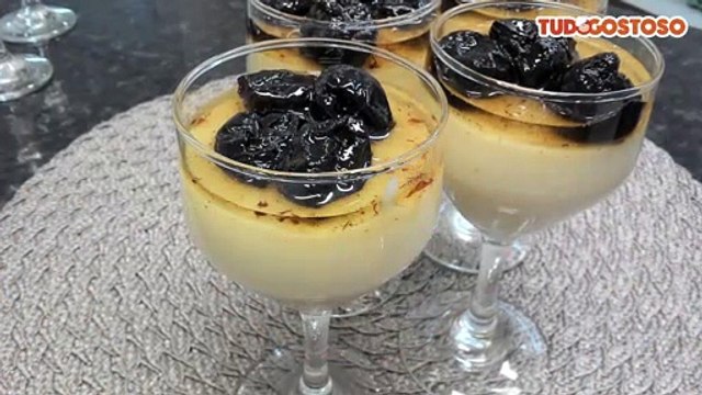 Manjar de coco com leite condensado e coco ralado