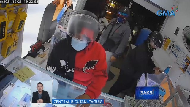 Mga panindang cellphone, nilimas ng 3 magnanakaw | Saksi