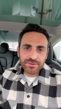 Camille Combal assomme sa femme Marie Treille Stefani lors d'un trajet en voiture.