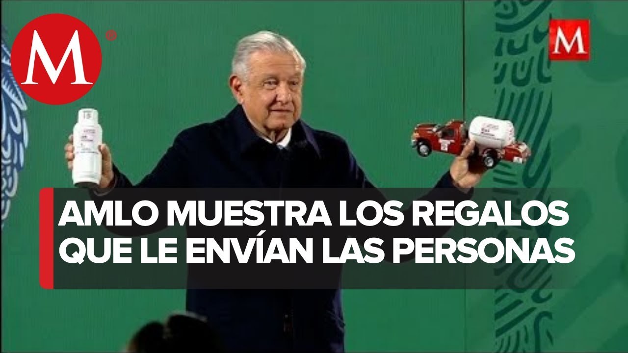 "Respeto a Santa, pero le tengo cariño a los Reyes Magos"; AMLO presume regalos