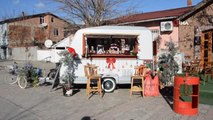 Son dakika... Yılbaşına hazırlanan karavan kafe görsel şölen yaşatıyor