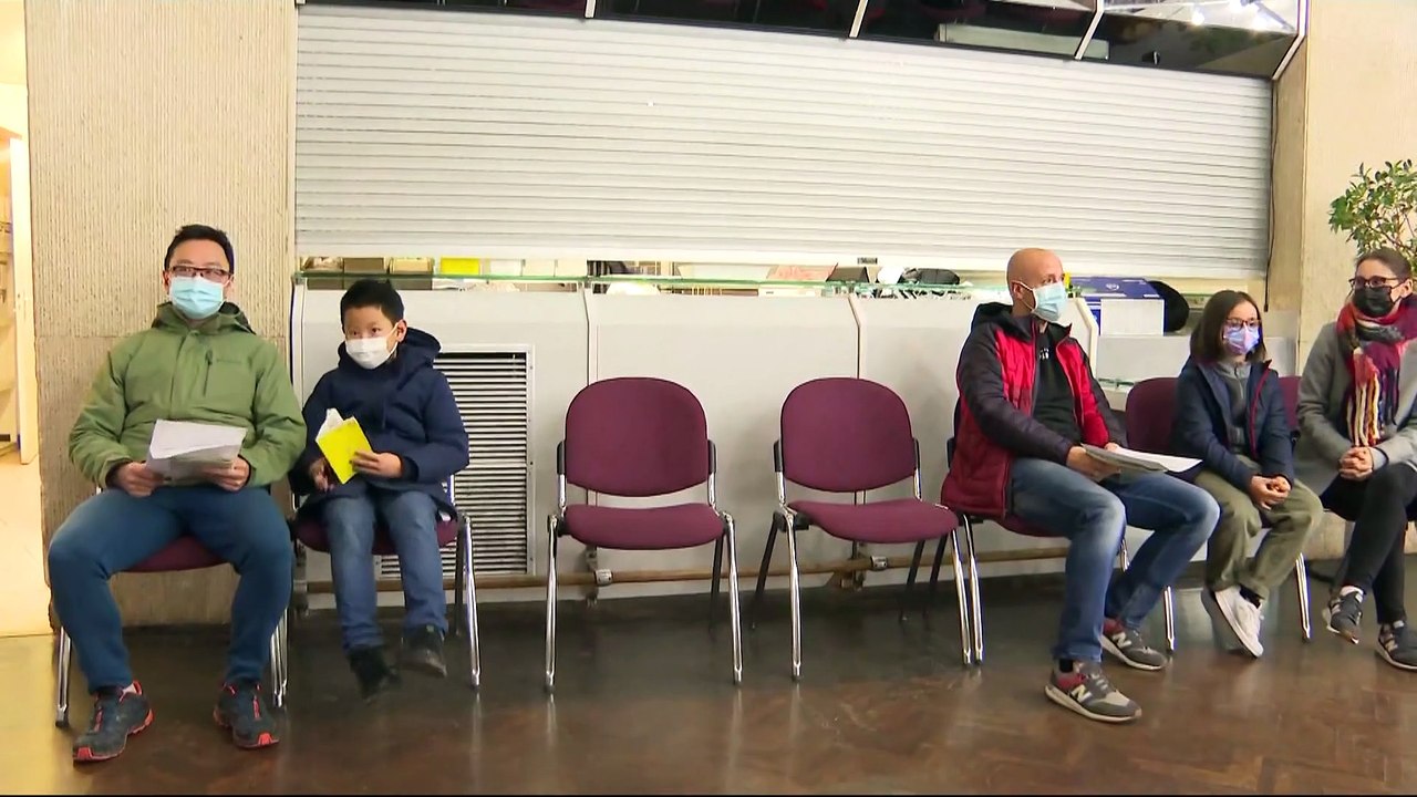 Bald die 4. Dosis? Omikron lässt britische Ansteckungen explodieren