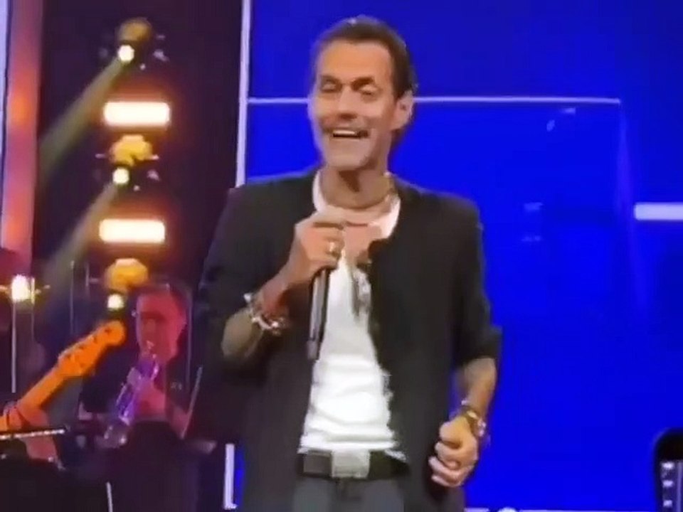 Marc Anthony preocupa a sus seguidores tras movimientos extraños de mandíbula