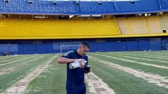 Riquelme saludó a los hinchas de Boca por las fiestas y mostró cómo avanzan las obras en La Bombonera