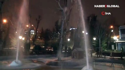 Kuğulu Park buz tuttu: "İlk defa gördük böyle ortamı şaşırdık"