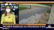 Um motociclista foi flagrado passando a mão em uma jovem que atravessava a rua em Itaúna, Minas Gerais. A polícia está com as imagens e investiga o caso.