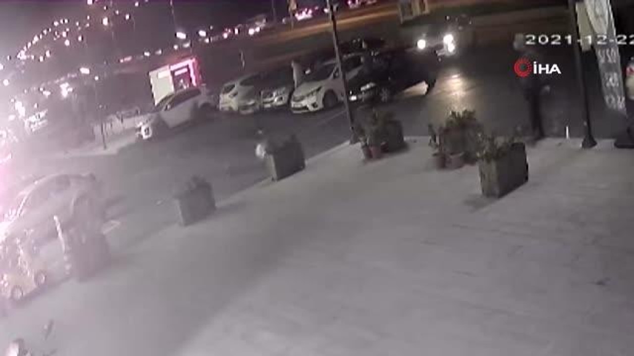Kar maskeli saldırganlar dehşet saçtı... Evlerinin önünde kurşun yağmuruna tutuldular