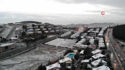 İstanbullular güne beyaz örtüyle uyandı