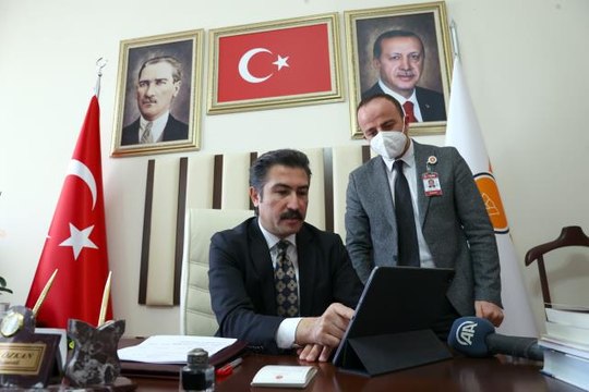 AK Parti Grup Başkanvekili Özkan, AA'nın Yılın Fotoğrafları oylamasına katıldı