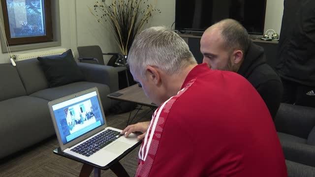 Beşiktaş teknik sorumlusu Önder Karaveli, AA'nın Yılın Fotoğrafları oylamasına katıldı