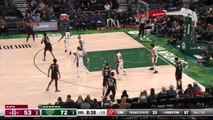 Wood hammers home big-time dunk