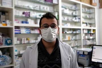 'İSTEDİĞİN İLAÇ YOK' DİYEN ECZACIYA BIÇAK ÇEKTİ