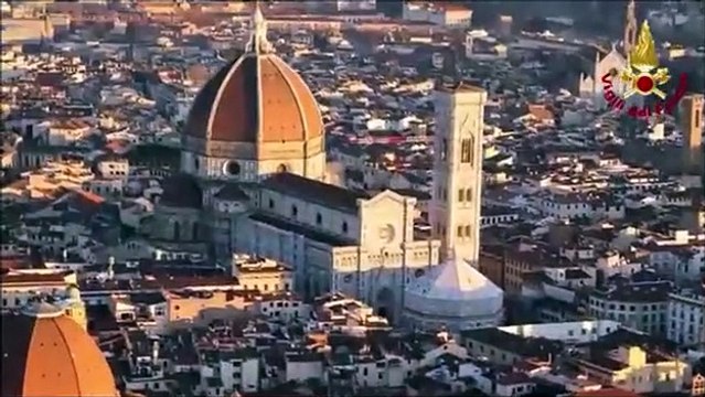 Gli emozionanti auguri di Natale dei vigili del fuoco di Firenze