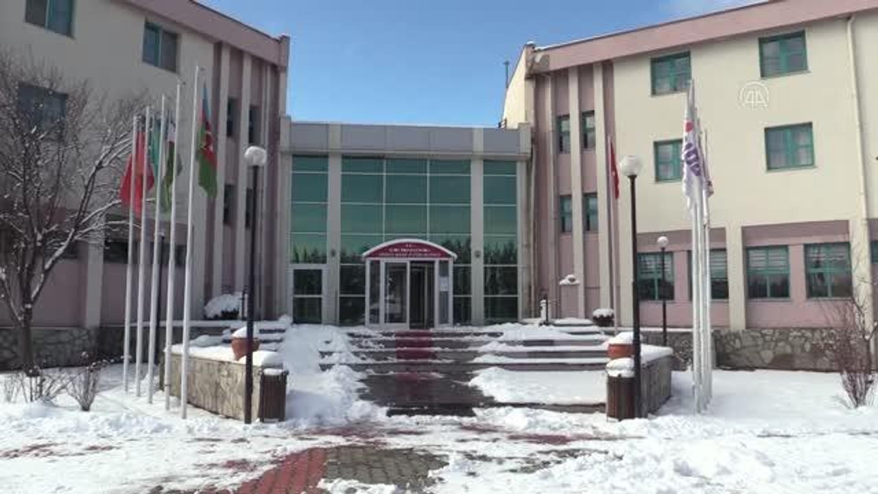 KASTAMONU - Türk boksunun efsane isimlerinden Nuri Eroğlu'nun adı spor salonuna verildi