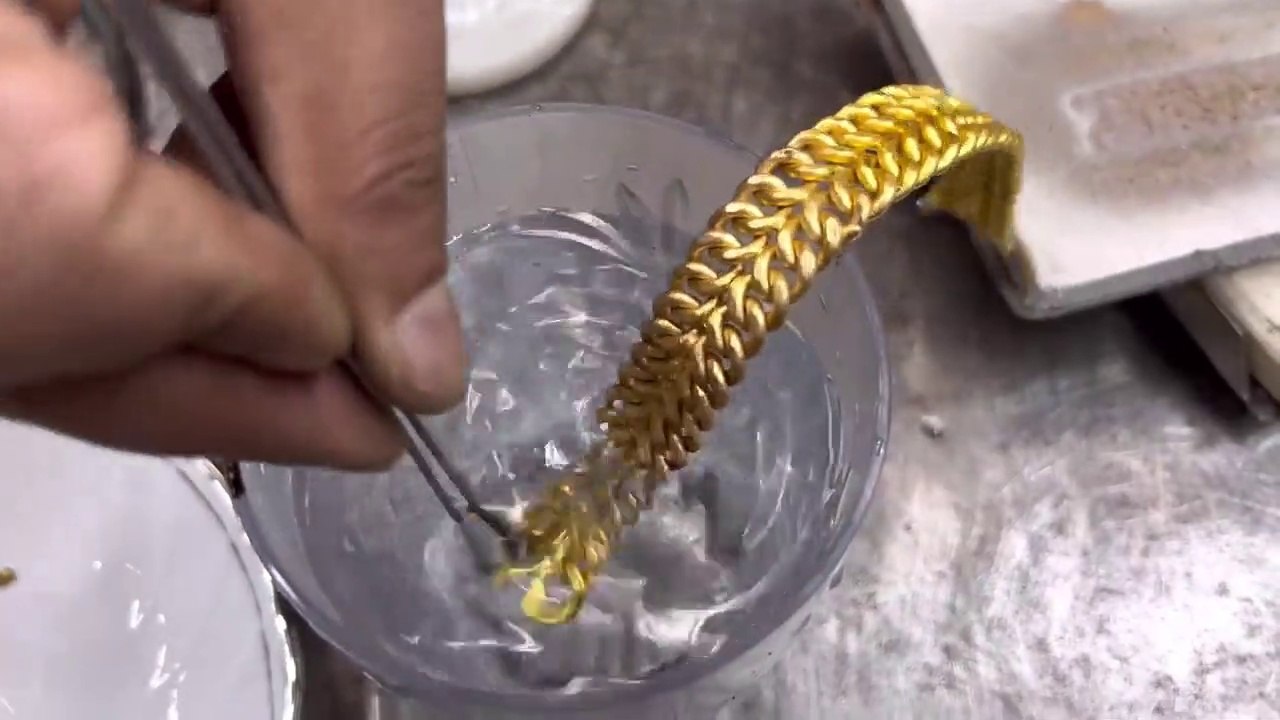 How to made own Apple Watch series 7 strap from 24 pure gold