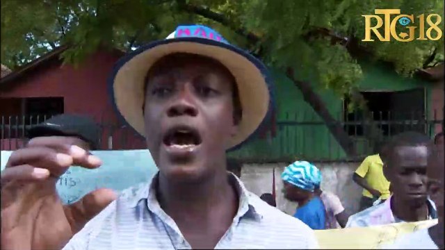 Platfòm Reveyew Ayiti, òganize yon sitin devan ministè komès pou egzije otorite yo fikse pri prodwi