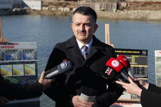 Bakan Pakdemirli: Efes Antik Kenti 2022'de denizle buluşacak