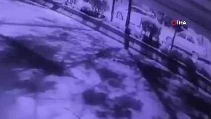 Son dakika haberleri: Ankara'da otomobile sopalı saldırı kamerada