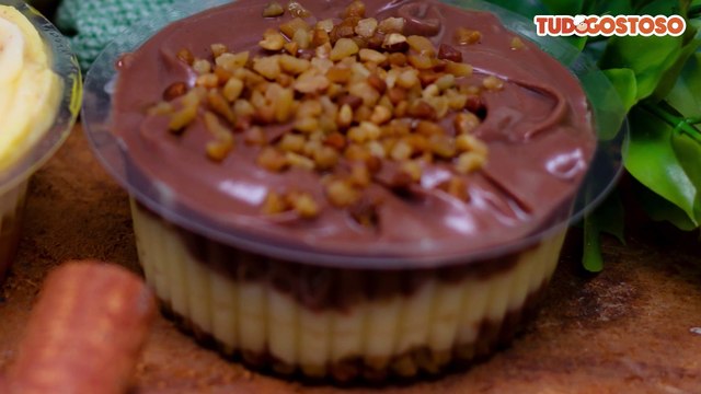 Mousse de maracujá com cobertura de chocolate