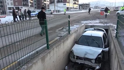 Çarpışan 2 otomobilden birisi sulama kanalına uçtu