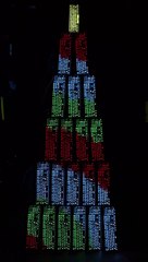 Árbol de Navidad gigante con teclados RGB