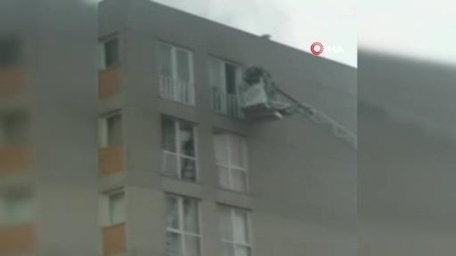 Binanın asansör boşluğunda yangın çıktı, mahsur kalanları itfaiye kurtardı