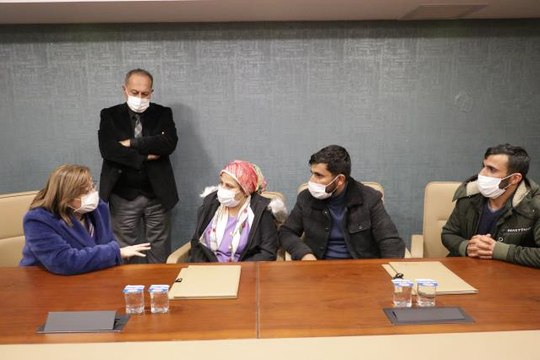 Gaziantep Büyükşehir Belediye Başkanı Şahin'den iki pitbull un saldırdığı çocuğun yakınlarına ziyaret