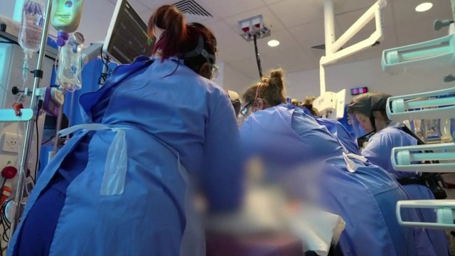 英, 신규 확진 12만 명 또 최다... 오미크론, 델타 입원률의 절반 / YTN