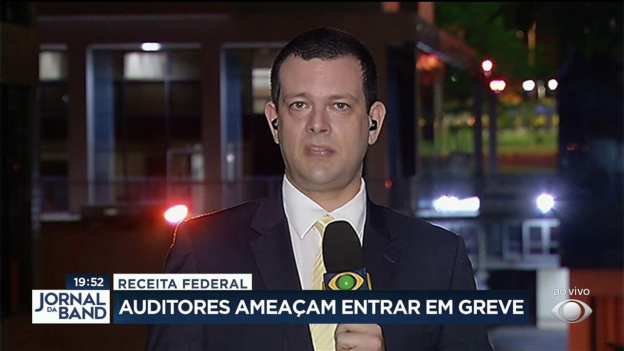 O sindicato nacional dos auditores fiscais da receita vai se reunir amanhã para decidir se entra em greve. #BandJornalismo