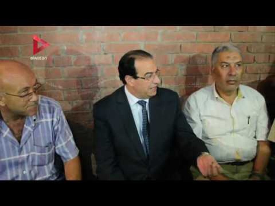 شاب وحيد لمحافظ الدقهلية: عاوز أدخل الجيش.. فيرد "أضربلك القانون؟"