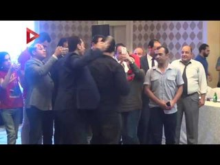 حكيم للصحفيين أثناء تدشين كليب "على وضعك": "لازم آخد معاكم سيلفي الأول"