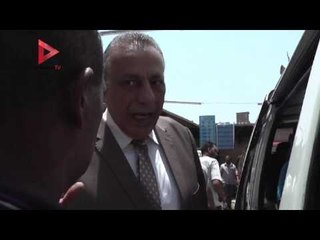 محافظ الجيزة لأحد السائقين  تلتزم بالأجرة يا تاخد عربيتك وتقعد في بيتك